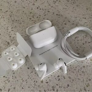 Bluetooth wireless earbuds
